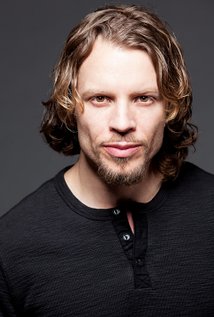 Dustin Leighton
